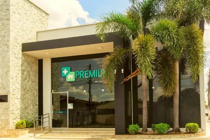 Fachada do Premium Centro Clínico, em Itaberaí